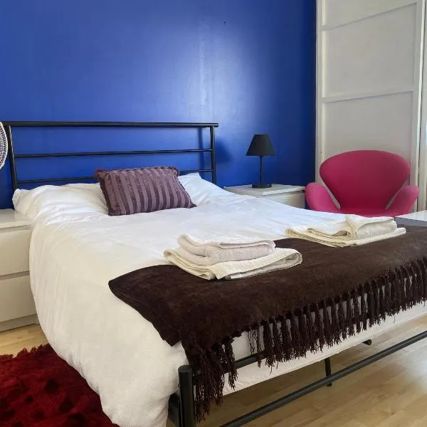 Beautiful Brighton House - Free Parking, hotel in Portslade