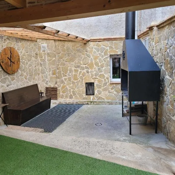 Casa rural L´Amparo -3 espigas- Categoría superior-15 personas、Navarrete del Ríoのホテル