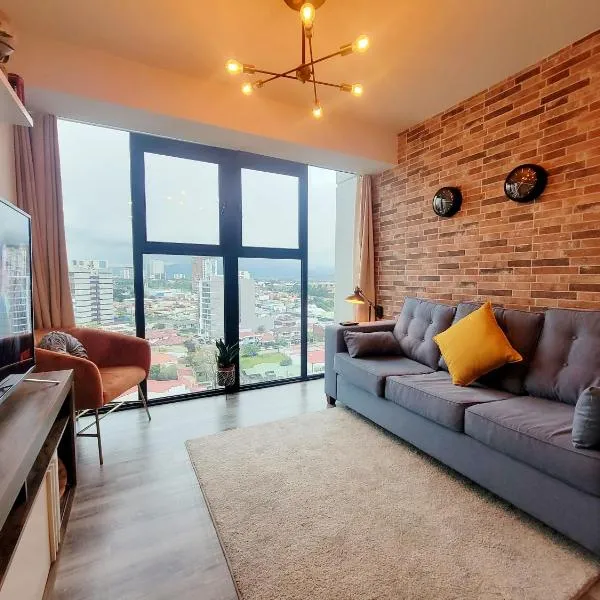 Cosmopolitan APT 1407, 5 Star Facilities, 15m SJO Airport, Parking, Pool, Gym, hotel en San José