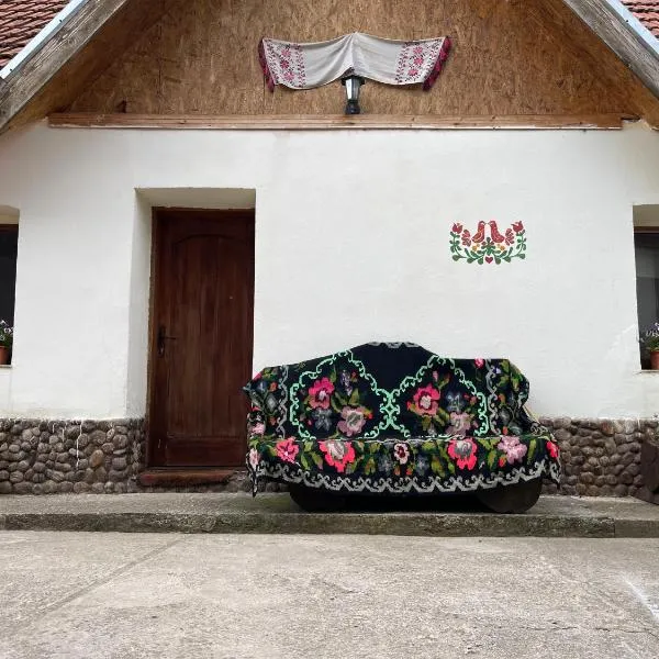 Casa bunicilor, hotelli kohteessa Nădăştia de Sus