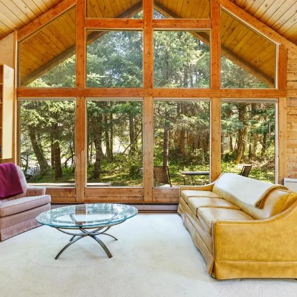 Alpine Meadows Log Cabin, hotel in Girdwood