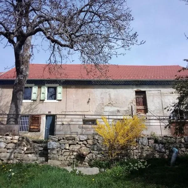 ferme rénovée campagne gap hautes alpes, hôtel à Gap
