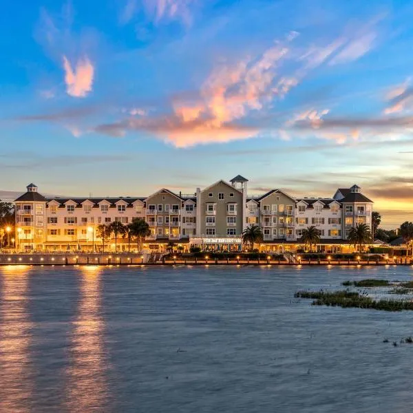 The Waterfront Inn, hotel en The Villages