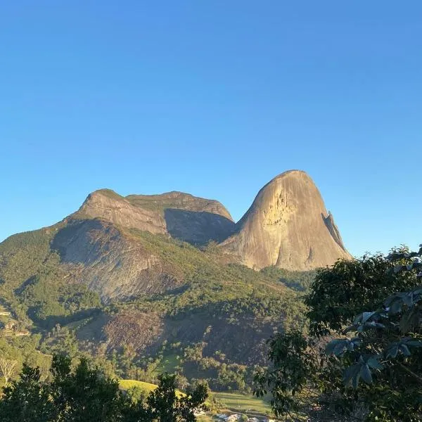 SUÍTE NO VISTA AZUL Vista para a Pedra, hotel in Pedra Azul