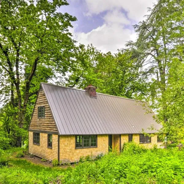 Peaceful and Elegant Cottage with Riverside View, hotel in Oregon City