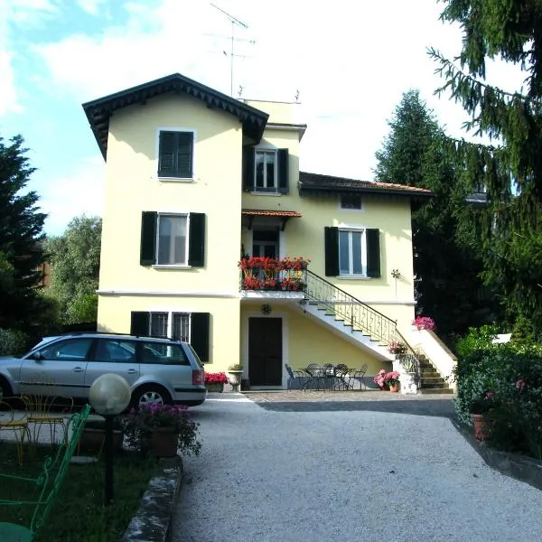 Appartamento Villa Margherita, hotel v destinaci Desenzano del Garda