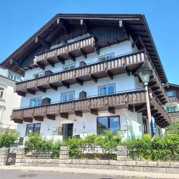 Hotel Seerose Wolfgangsee, hotel in Gschwendt