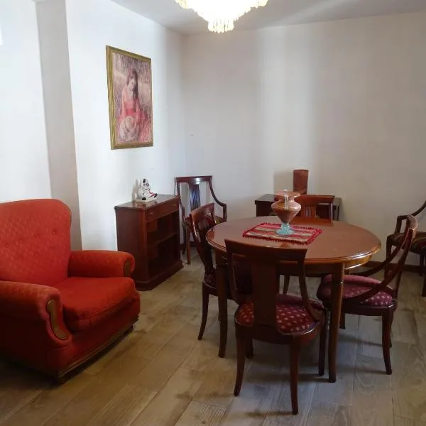 Piso en centro urbano de Puentedeume con terraza, hotel en Puentedeume