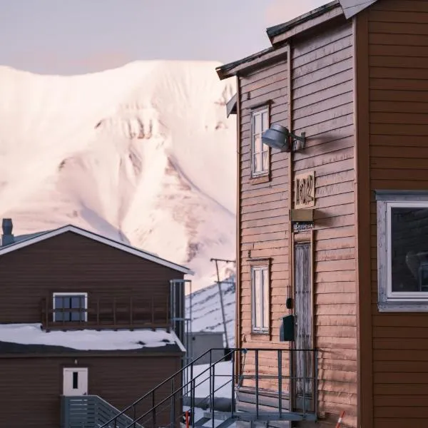 Gjestehuset 102, hotel v destinaci Longyearbyen
