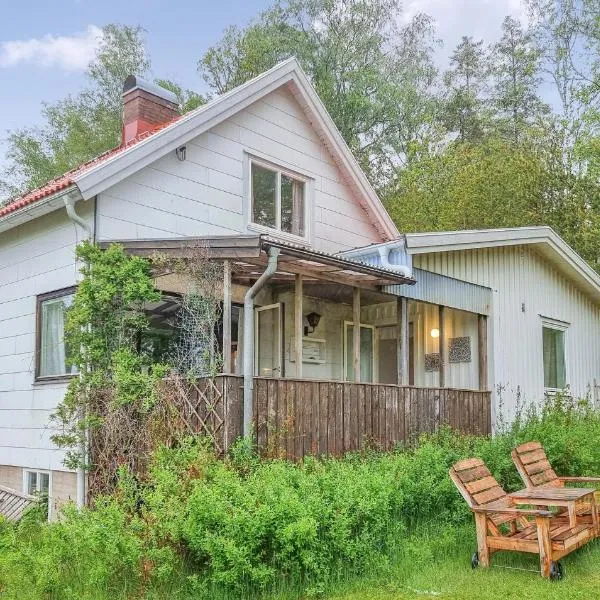 3 Bedroom Gorgeous Home In Tanumshede, hotel in Tanumshede