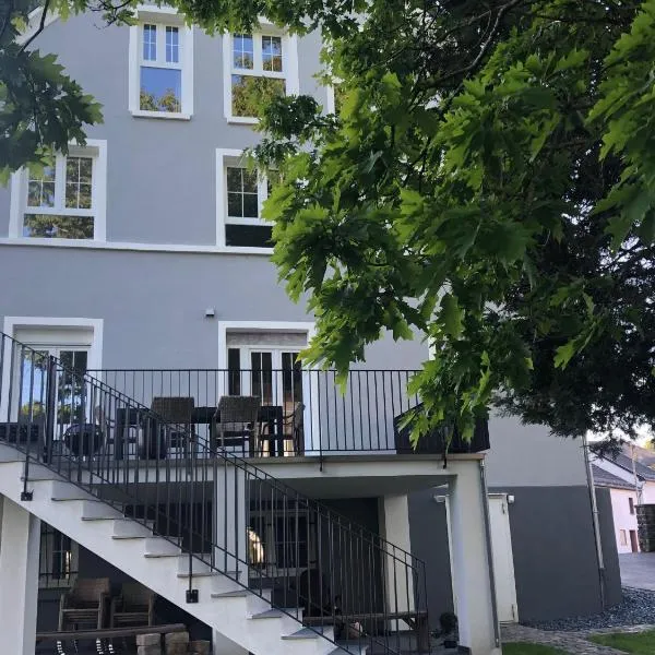 Mein Eifel Ferienhaus Altes Pfarrhaus, viešbutis mieste Dalemas