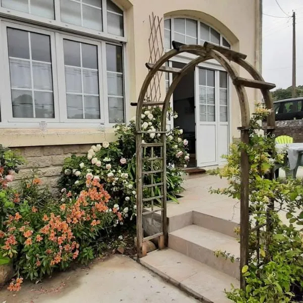 12 RDC Appartement 2 chambres jardin terrasse, hotel v destinácii Plonéour-Lanvern