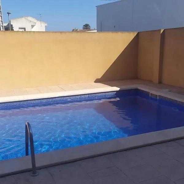 Deltafamily ¡ barbacoa,piscina, wifi Chromecast !!, hotel in Els Muntells