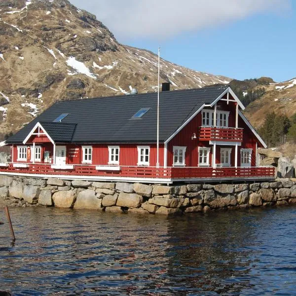 Brustranda Fjordcamping, hotelli Alstadissa