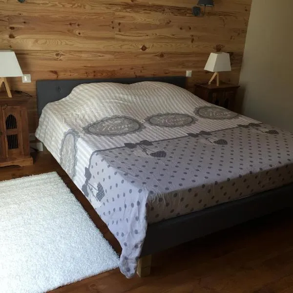 Le Gîte des Murmures, hotel v destinaci Urcel