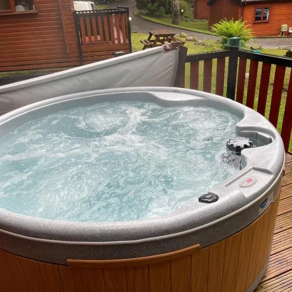 L02 - The Penrhyn Spa with Hot Tub, hotell i Bethesda