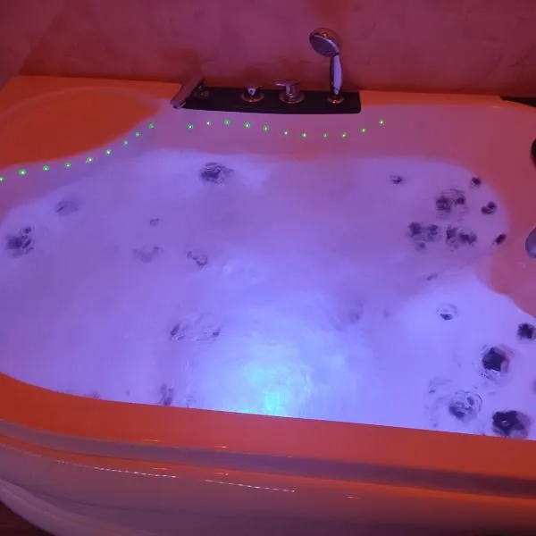 Apartamento Buenavista con Jacuzzi y Jardín privado en Abadia ATT-CC-0608, hotel en Abadía