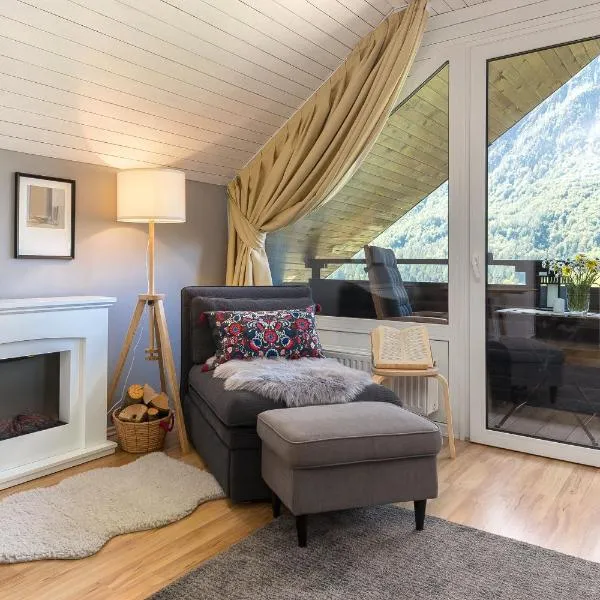 Rož'ca apartments with mountain view, hotel v destinaci Mojstrana