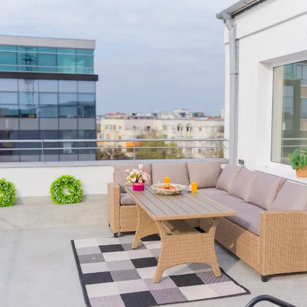 Penthouse with Huge Rooftop Terrace & City View、ブカレストのホテル