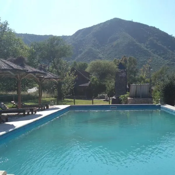 Cabañas Cerro Hermoso, hotel a Calmayo
