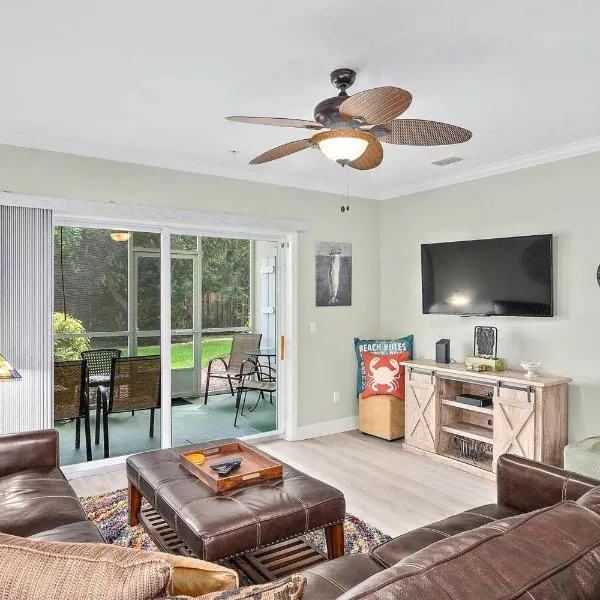Dog-friendly vacation home close to the beach with pool & screened porch, hotelli kohteessa St. Augustine