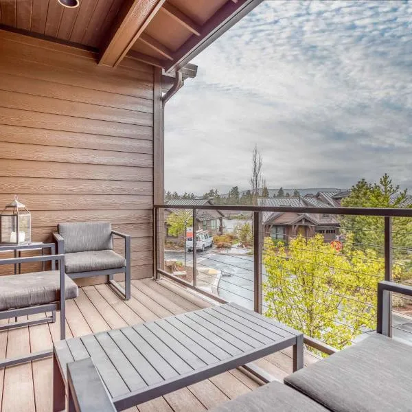 Deschutes Landing at the Old Mill Riverfront - Meredith Lodging, hotel in Bend