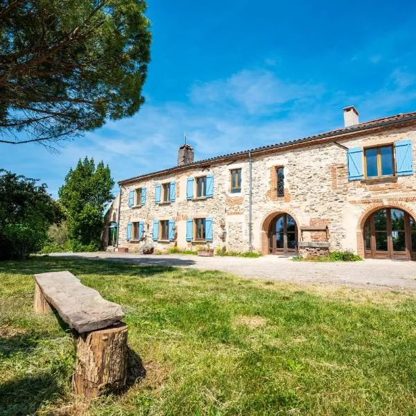 Chambres et table d'hôtes - Les Jardins de la Longagne – hotel w mieście Saussenac