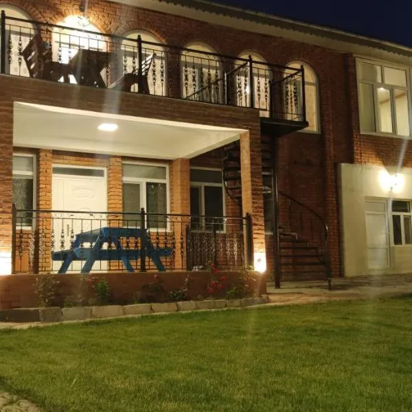 Brick House, hotel v destinaci Lahıc