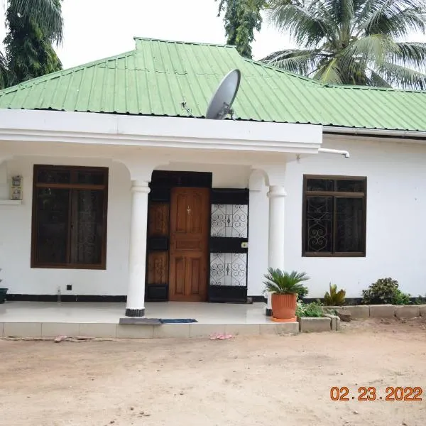 Dar es Salaam-Sleeps8-Parking-Garden-Pet Friendly, hotel v destinaci Dar es Salaam