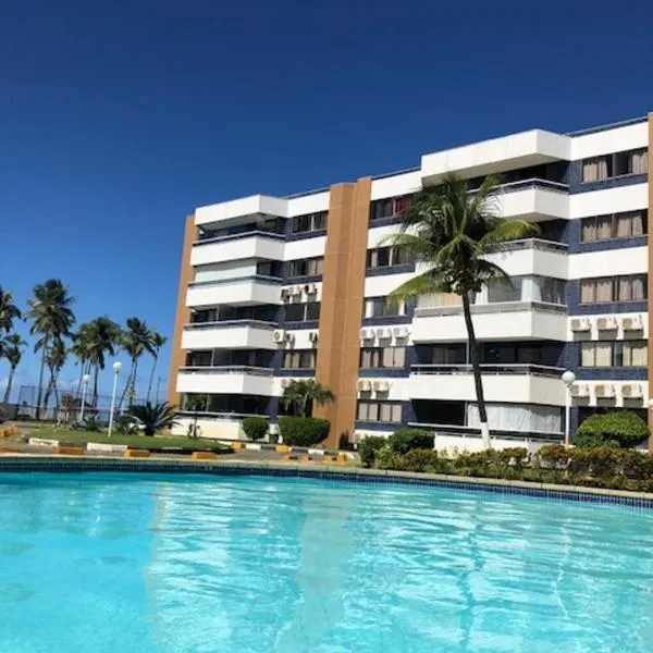 Village pé na areia com limpeza、ラウロ・ジ・フレイタスのホテル