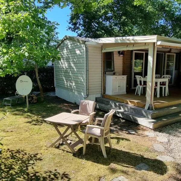 Mobile home avec terrasse et piscine., Hotel in Hourtin