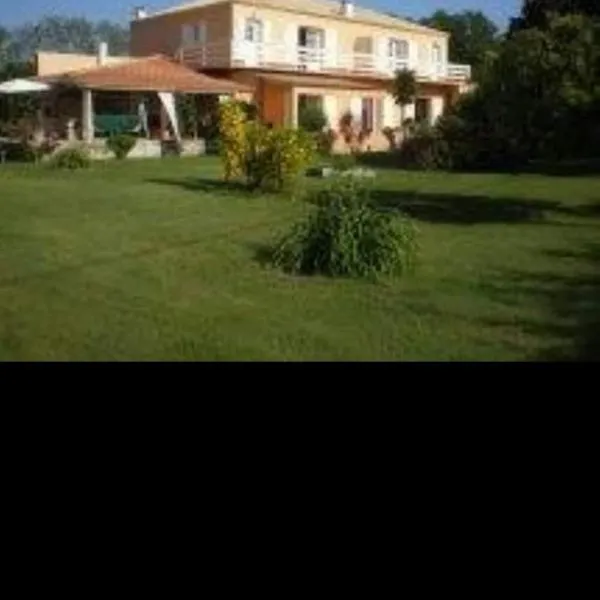 Villa santa karina, hotel v destinaci Linguizzetta
