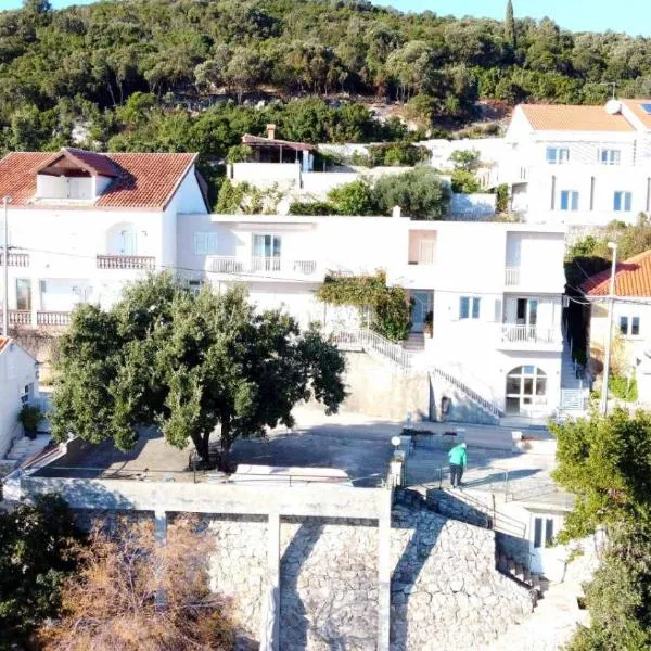 Apartments Bećir, hotel a Molunat