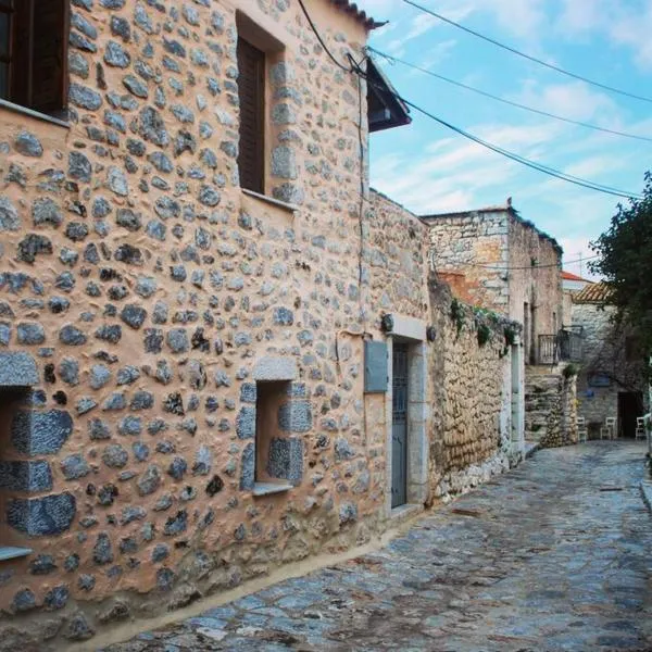 All stone, everything.., hotel u gradu Areopolis