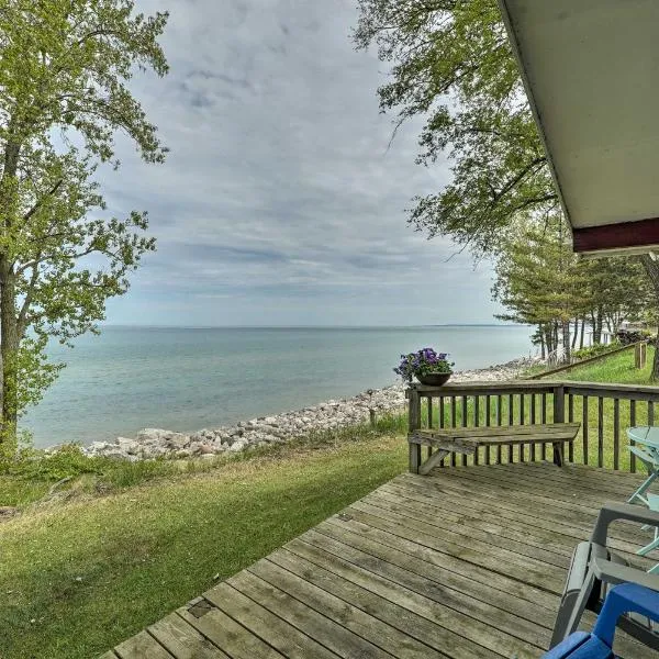 Lakefront Cottage Near Wineries and State Parks!, hotel in Mears