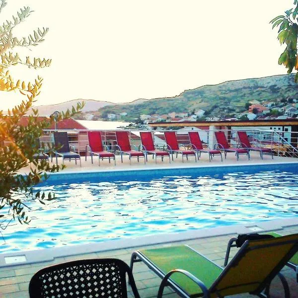 Kuća Pećine, hotel v destinaci Metajna