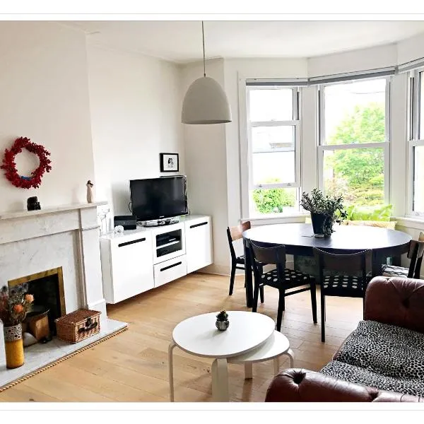 Spacious and modern 2 bedroom flat near the City Centre: Edinburgh şehrinde bir otel