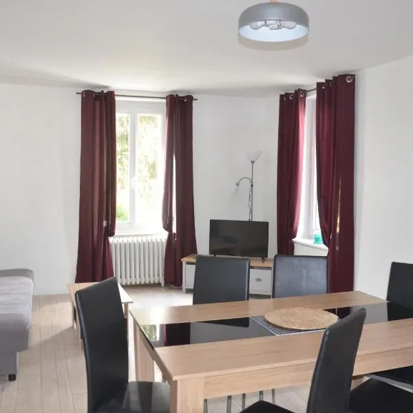 AU BORD DE L'EAU appartement 50 M2, hotel v destinaci Chambon-sur-Voueize
