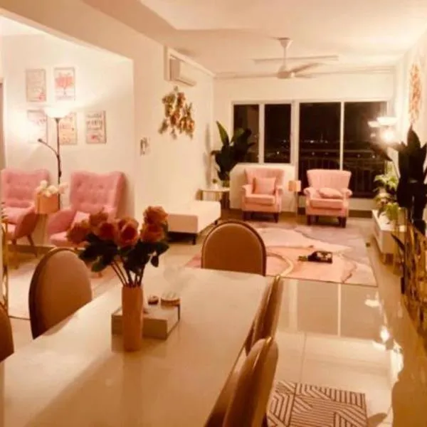 Sentrovue B Pink House, hotel in Kampong Bukit Hijau
