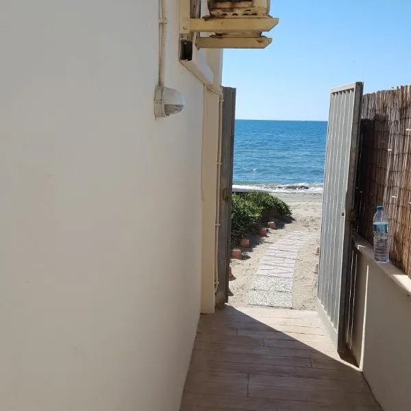 Casa Roberto Beach, hotel in Torvaianica