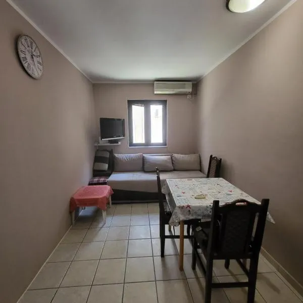 Apartment Katarina, hotel in Dobrota