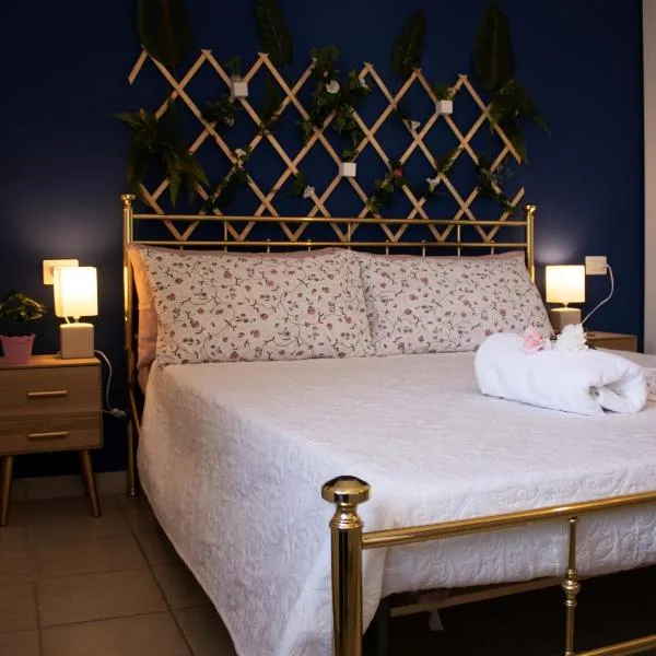 La Ringhiera Tropicale-bilocale con parcheggio e self check in, hotel Locate di Triulziban