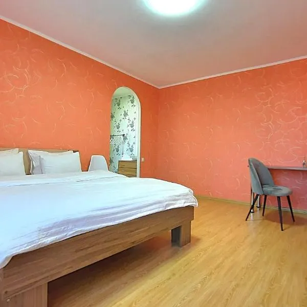 Червоне і біле Мережа квартир Alex Apartments Документи для відряджень Безконтактне заселення 24-7, hotel in Poltava