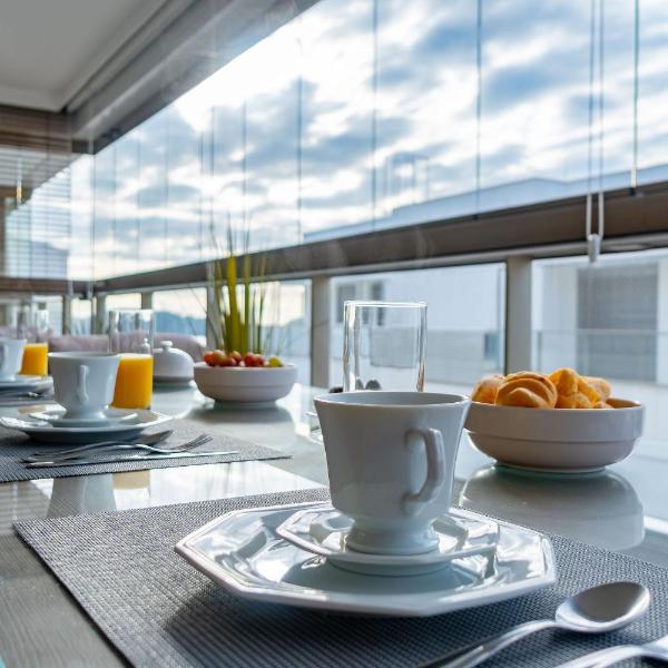 Luxuoso Apartamento em Condomínio com Piscina
