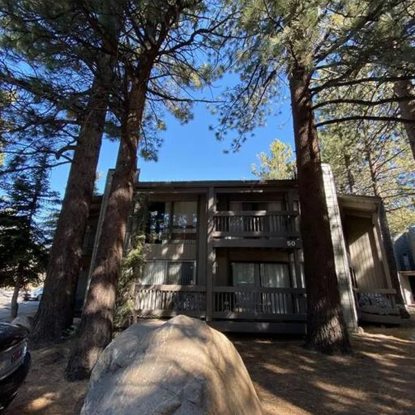 Mammoth Awesome Location-1 min to Shuttles & Food! TOML-CPAN-11402, hotel in Mammoth Lakes