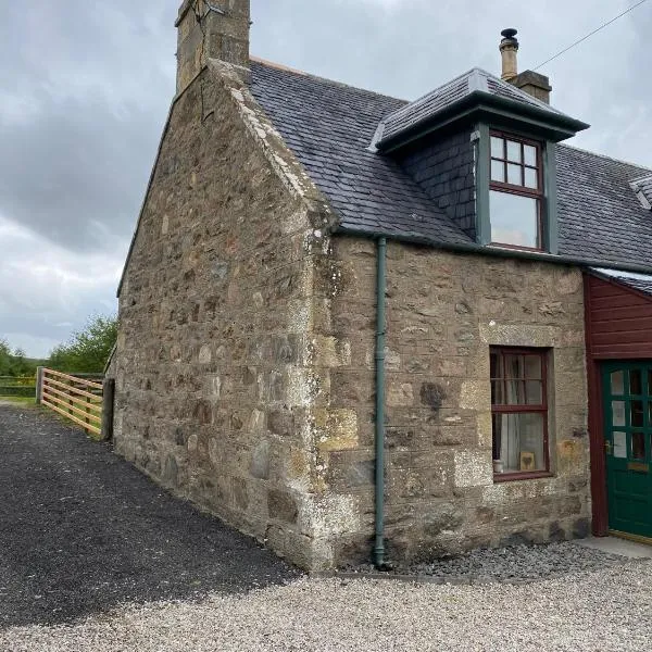 Quirky Highland Cottage with Stunning Views, hotel in Wester Fearn