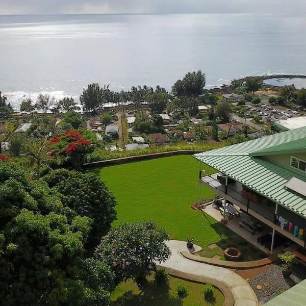 Waimea Bay Luxury Estate Views & Hot Tub, hotel u gradu Halejva