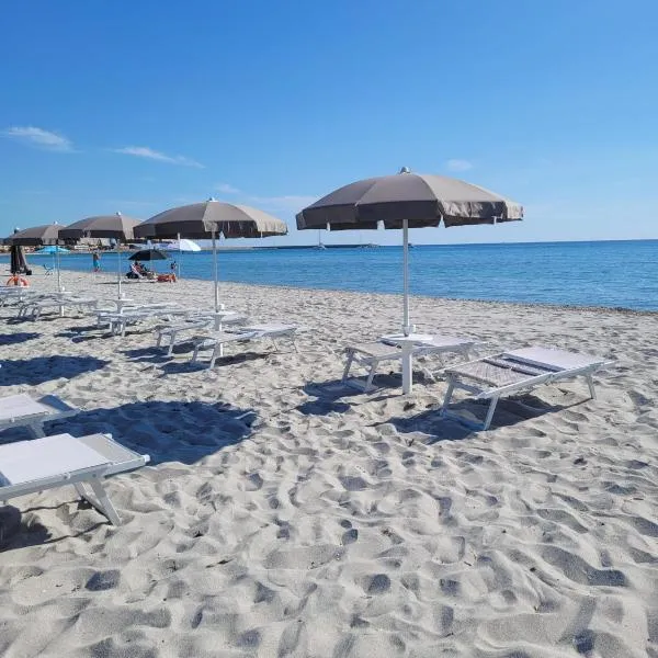 Hotel S'arena Beach – hotel w mieście La Caletta