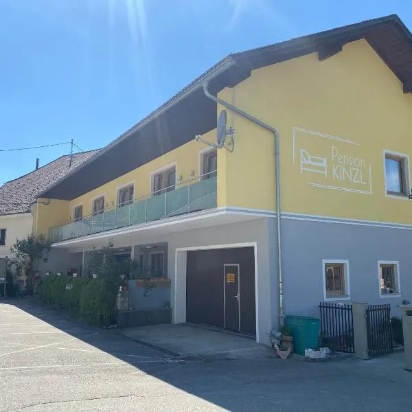 Pension Kinzl, hotel en Neukirchen bei Lambach