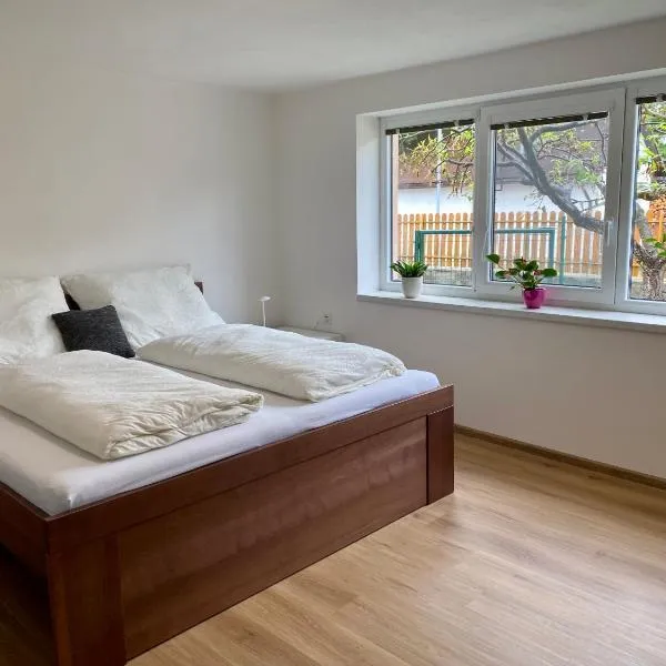 Apartmán Na Rozcestí Třeboň, hotel v destinaci Třeboň